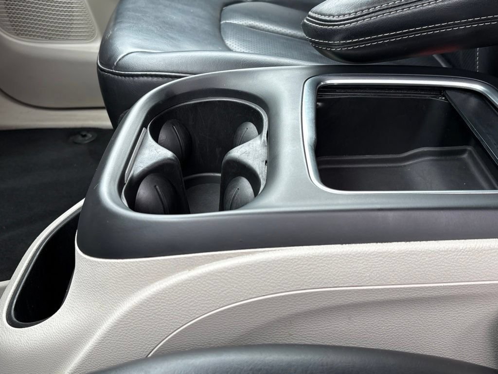 Used 2023 Chrysler Pacifica Touring-L FWD image 21