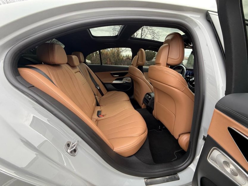 Used 2024 Mercedes-Benz E 450 4MATIC Sedan image 5