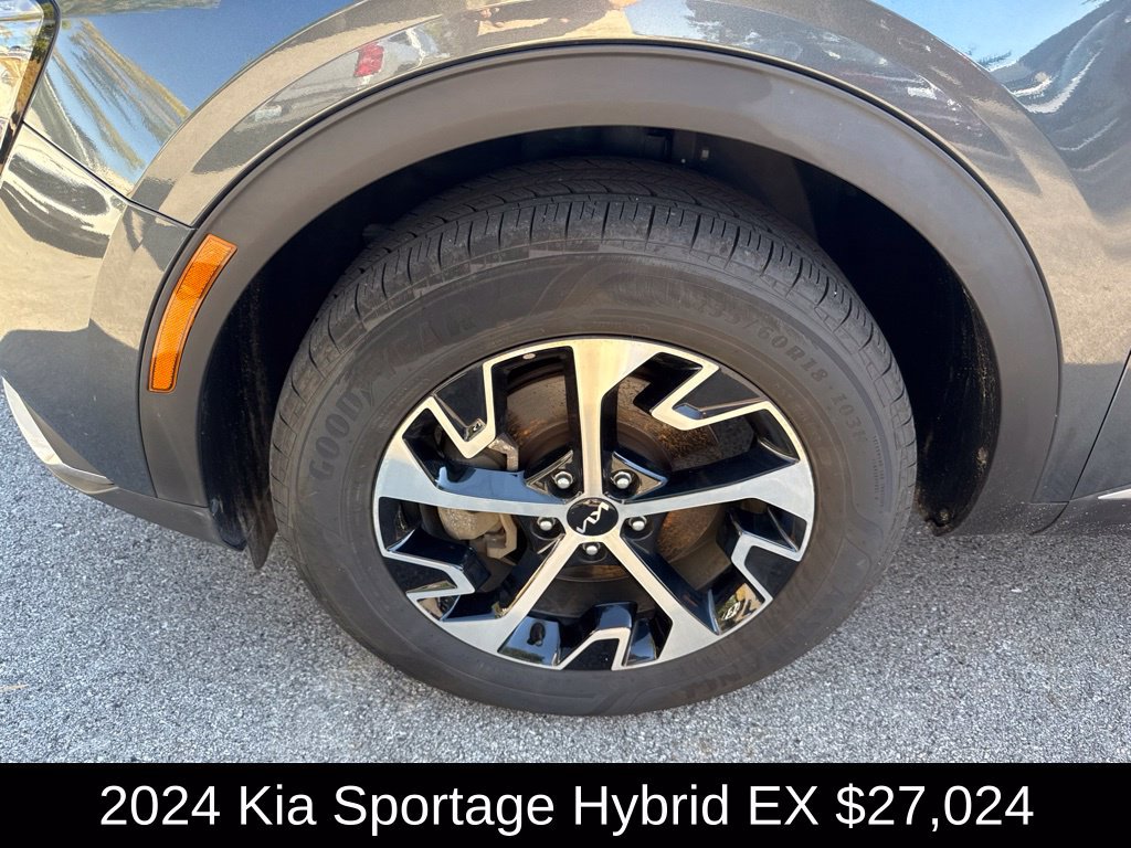Used 2024 Kia Sportage EX AWD/4WD image 9