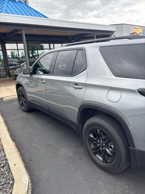 Used 2024 Chevrolet Traverse LT w/ Midnight/Sport Edition AWD/4WD image 9