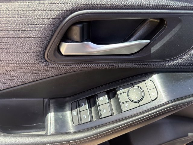 Used 2023 Nissan Rogue SV AWD/4WD image 14