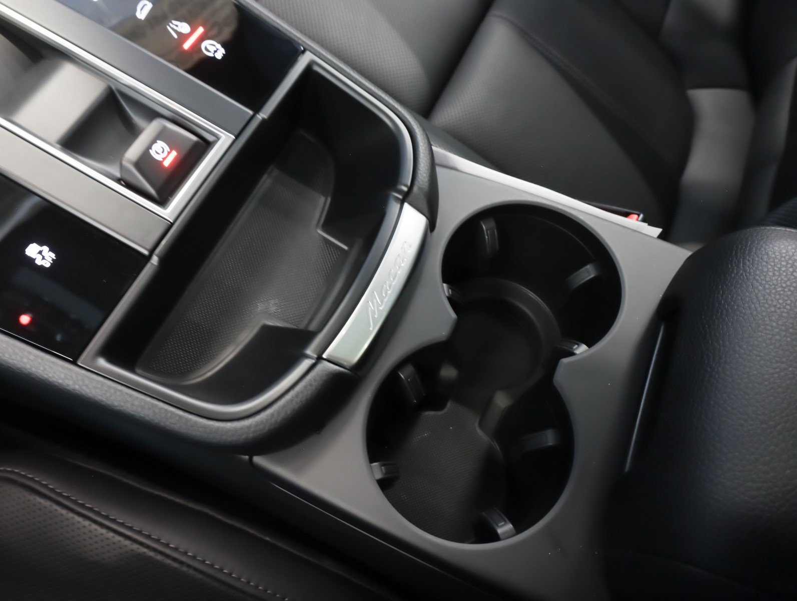 Used 2025 Porsche Macan image 18