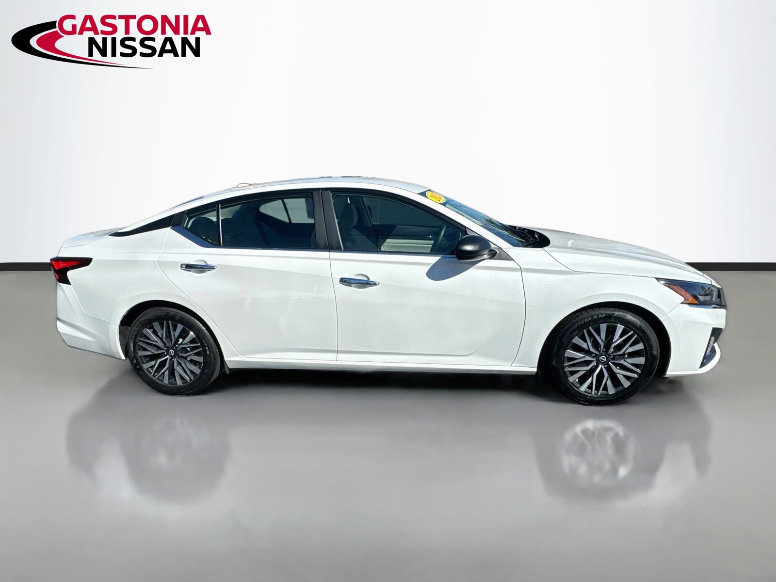 Used 2025 Nissan Altima 2.5 SV FWD image 10