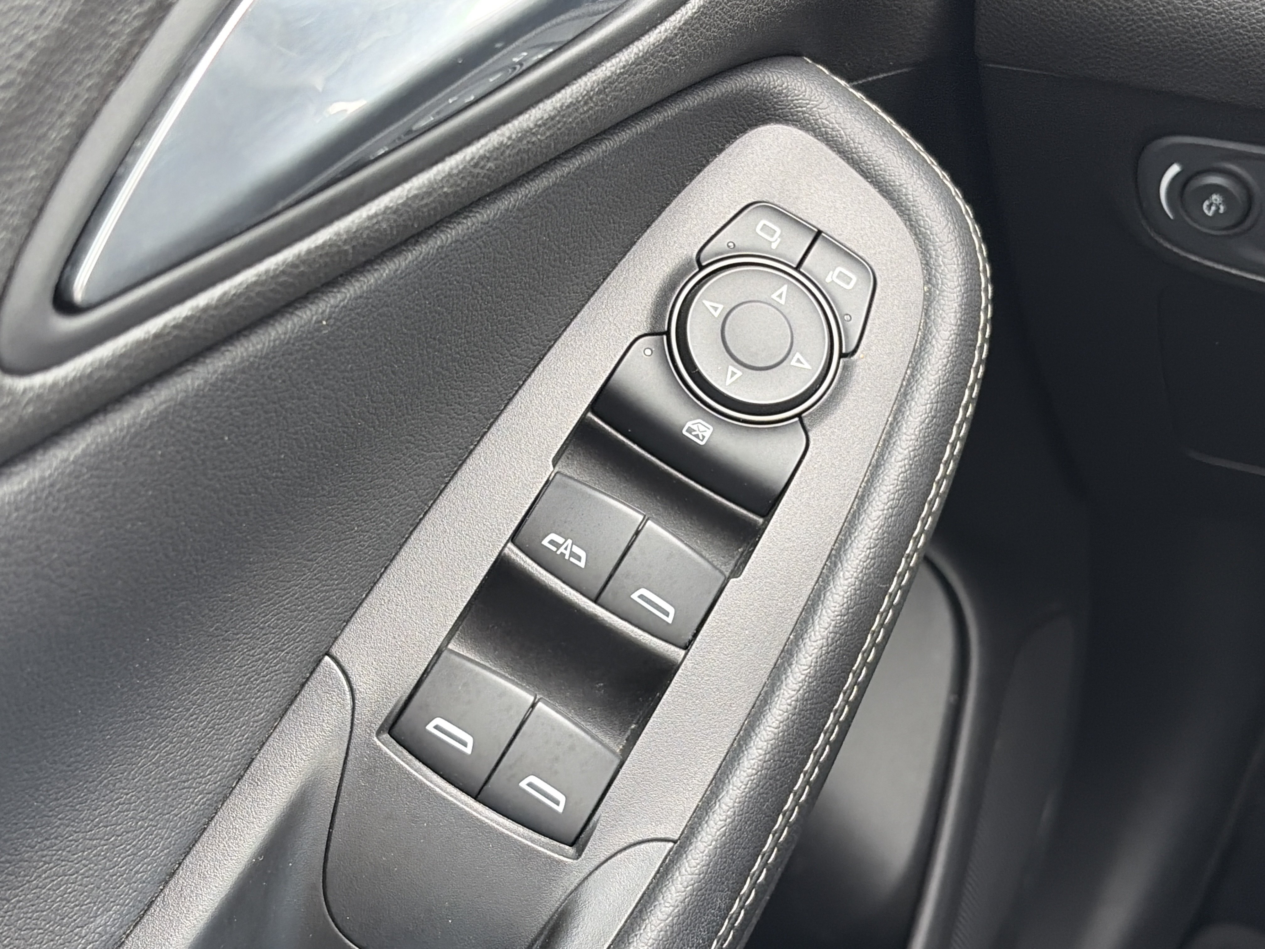 Used 2021 Buick Encore GX Select AWD/4WD image 28