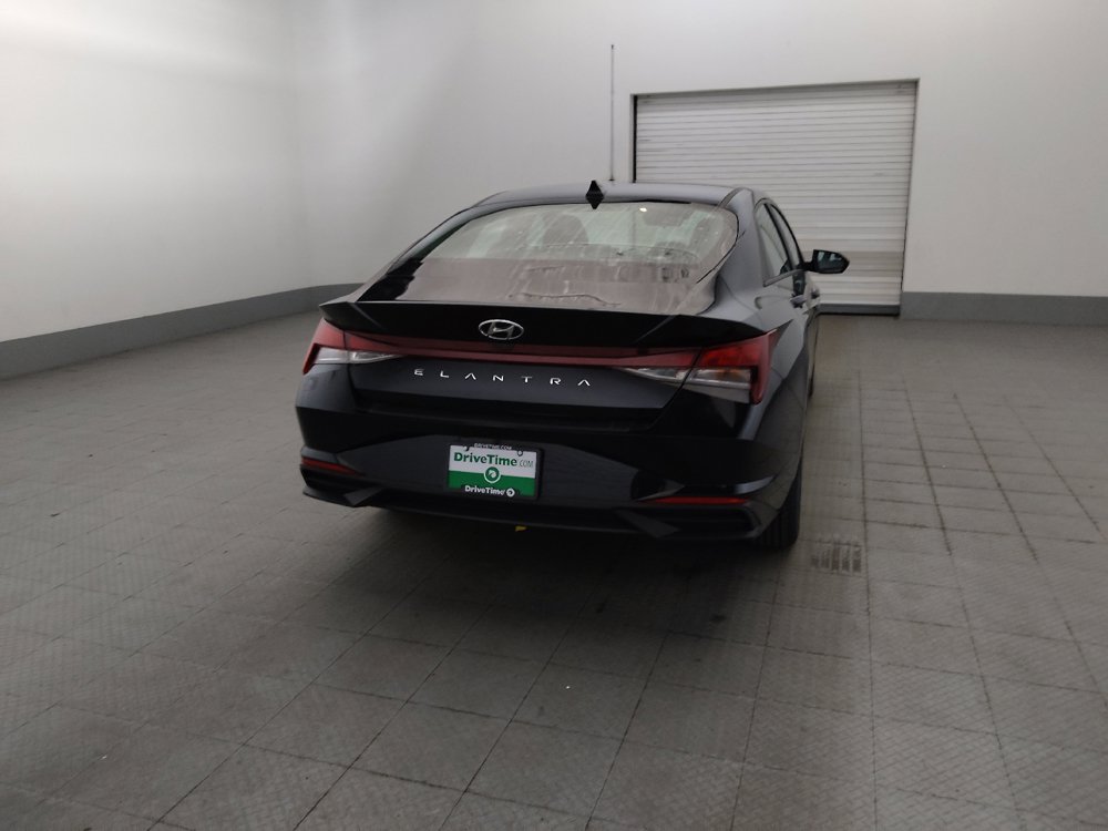 Used 2021 Hyundai Elantra SE FWD image 7
