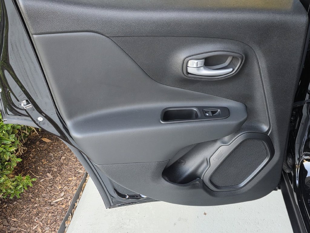 Used 2023 Jeep Renegade Limited AWD/4WD image 32