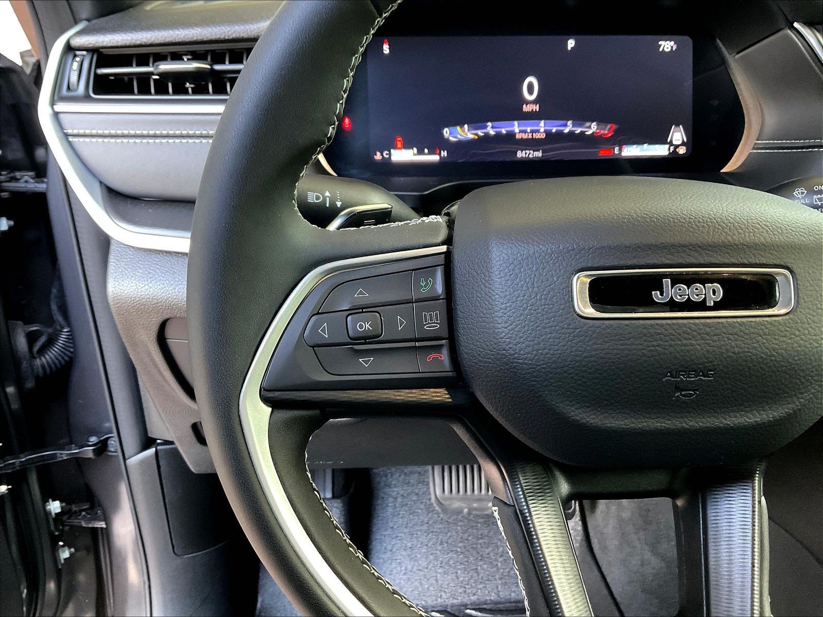 Used 2025 Jeep Grand Cherokee Laredo X AWD/4WD image 11
