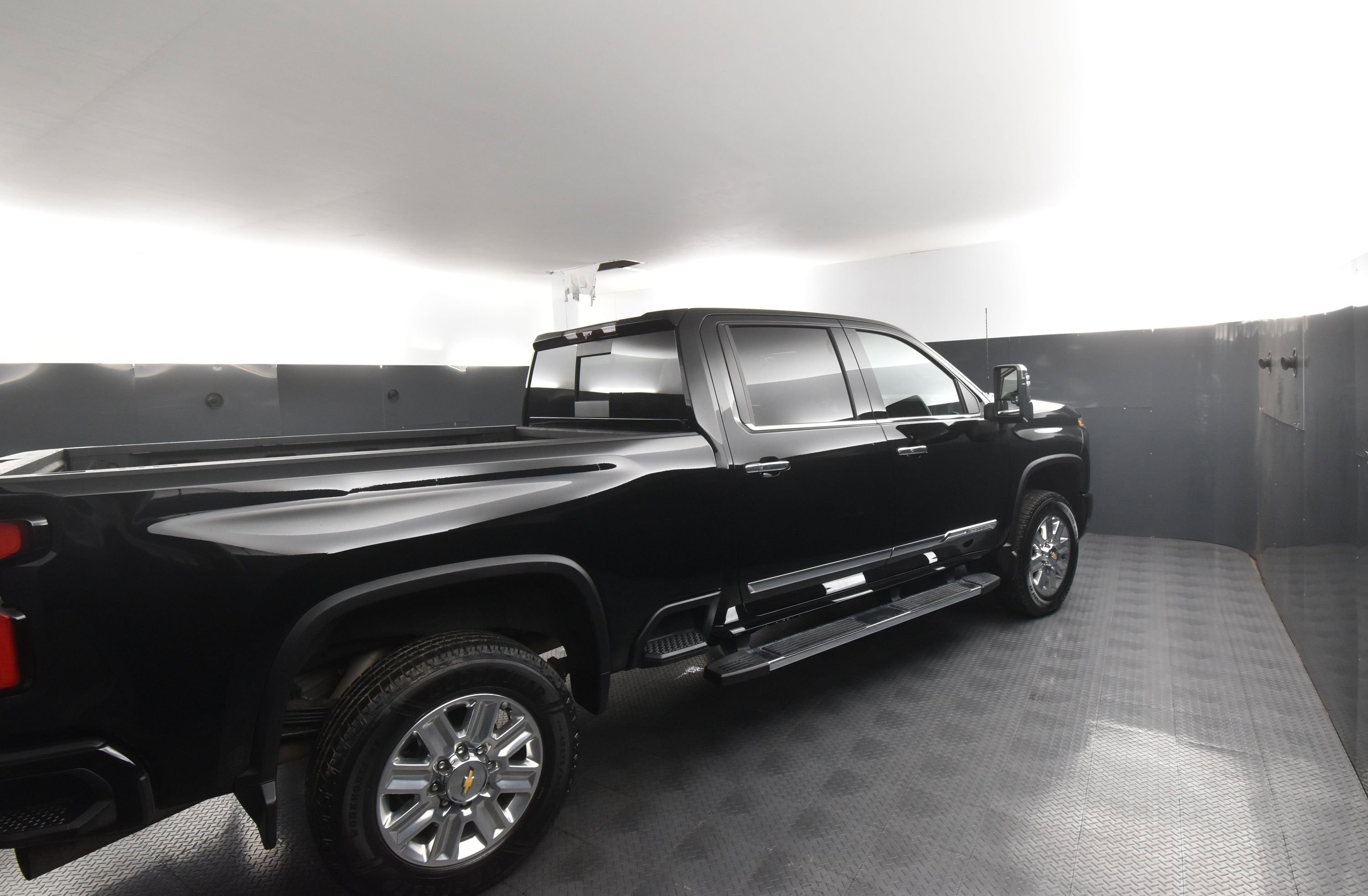Used 2025 Chevrolet Silverado 2500 High Country w/ High Country Premium Package image 2