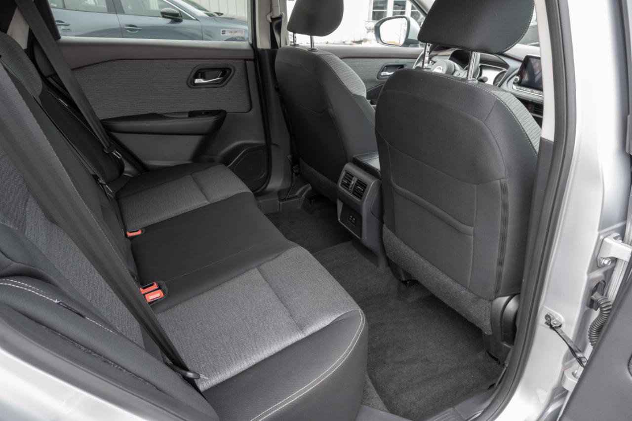 Used 2023 Nissan Rogue SV image 33
