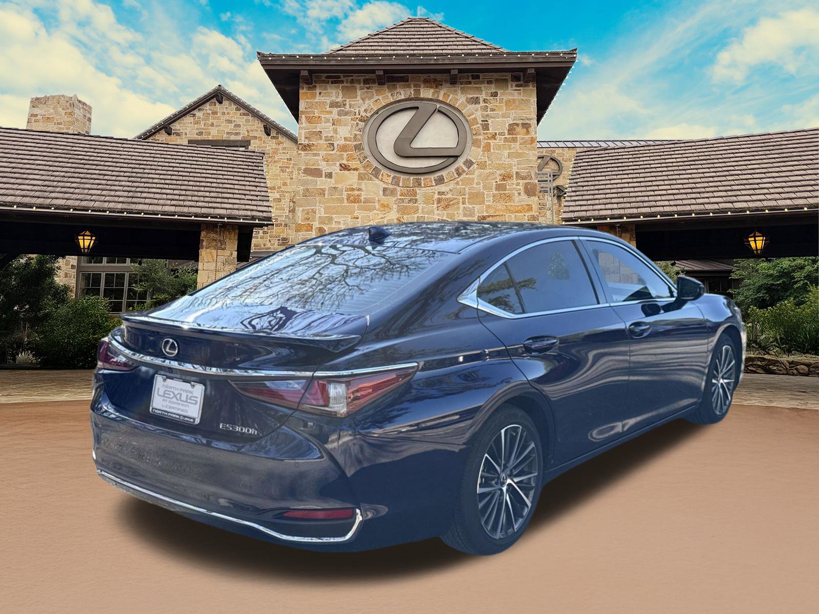 Used 2025 Lexus ES 300h image 2