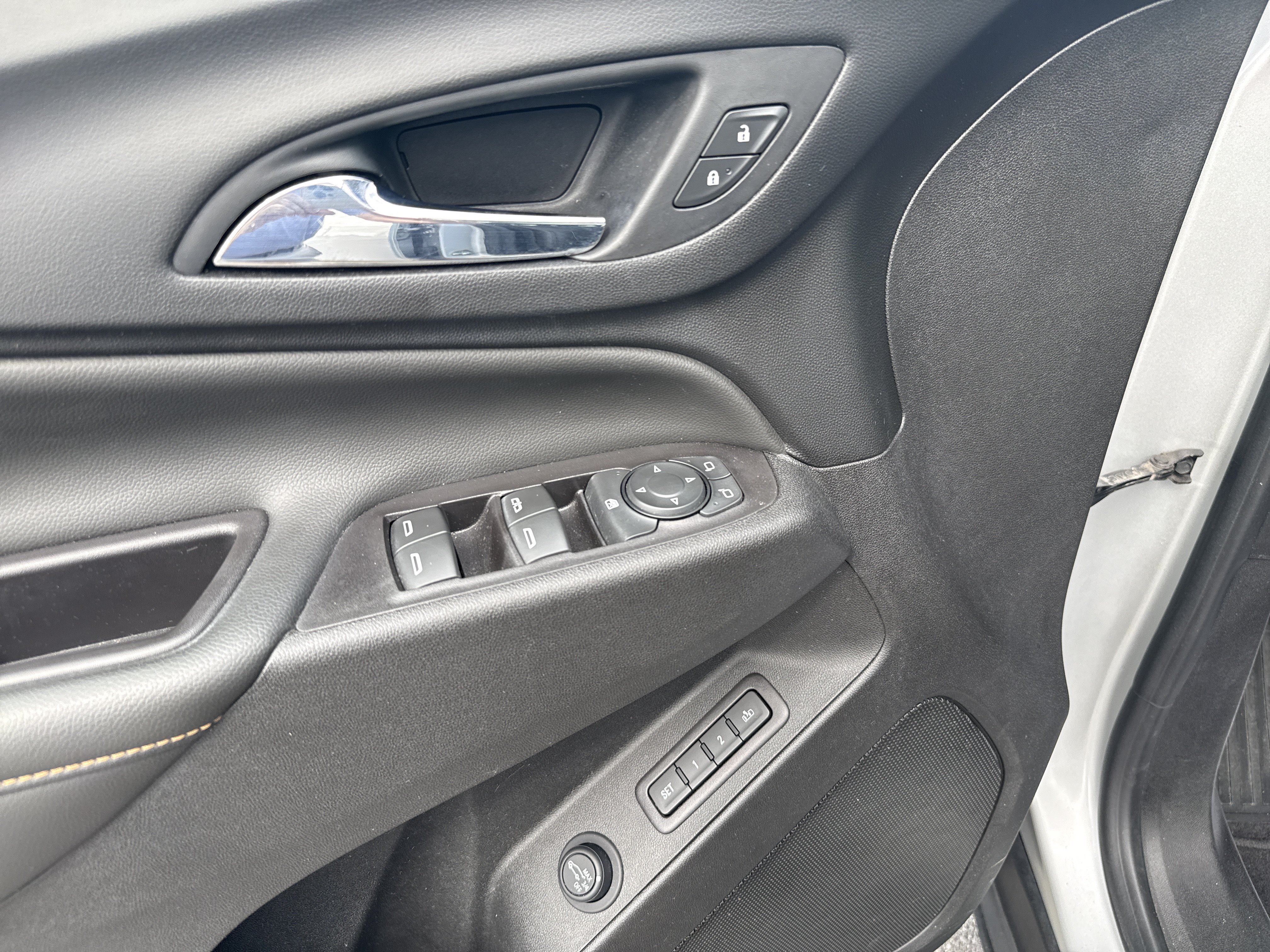 Used 2021 Chevrolet Equinox Premier AWD/4WD image 19
