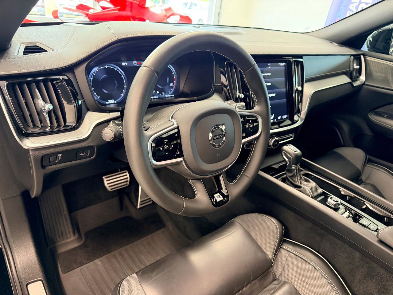 Used 2020 Volvo V60 T6 R-Design w/ Protection Package Premier FWD image 20
