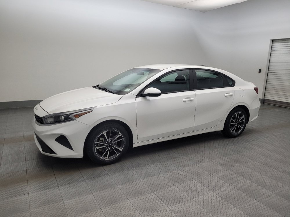 Used 2023 Kia Forte LXS w/ LXS Technology Package FWD image 2