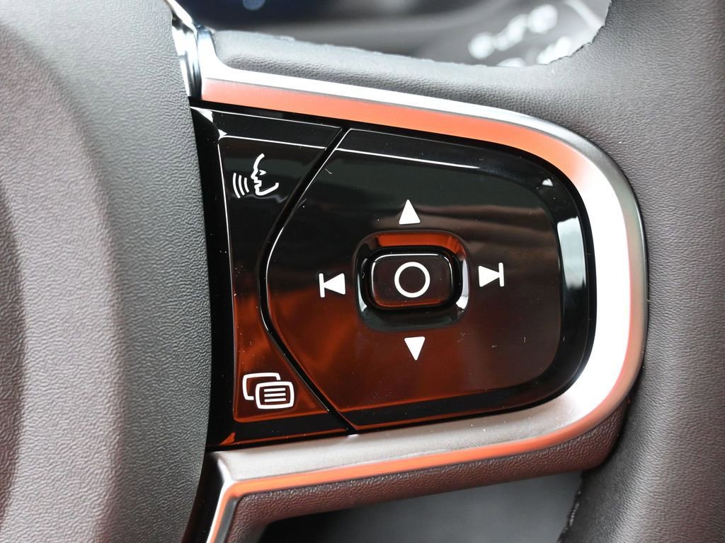New 2025 Volvo XC90 T8 Core w/ Protection Package Premier AWD/4WD image 11
