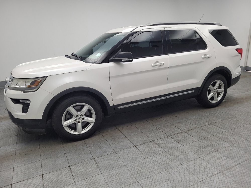 Used 2018 Ford Explorer XLT w/ Equipment Group 202A FWD image 2