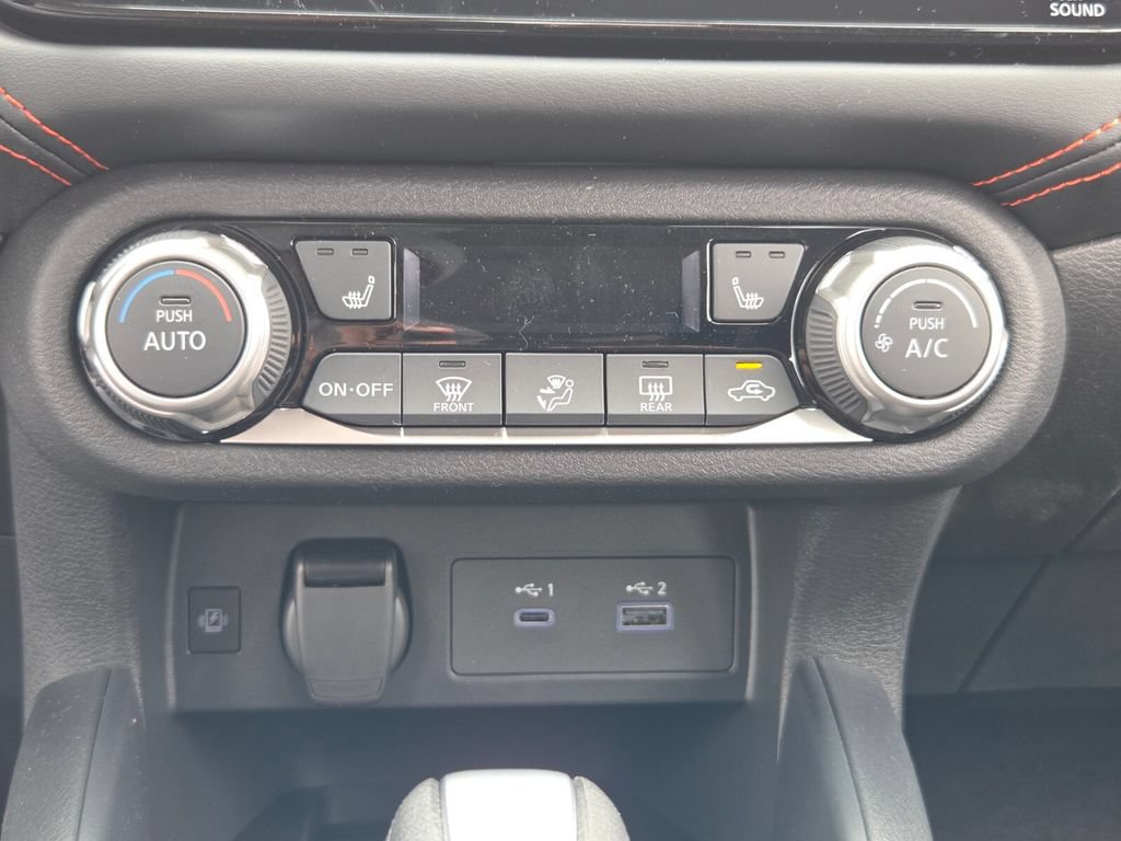 New 2025 Nissan Versa SR w/ Trunk Package FWD image 20