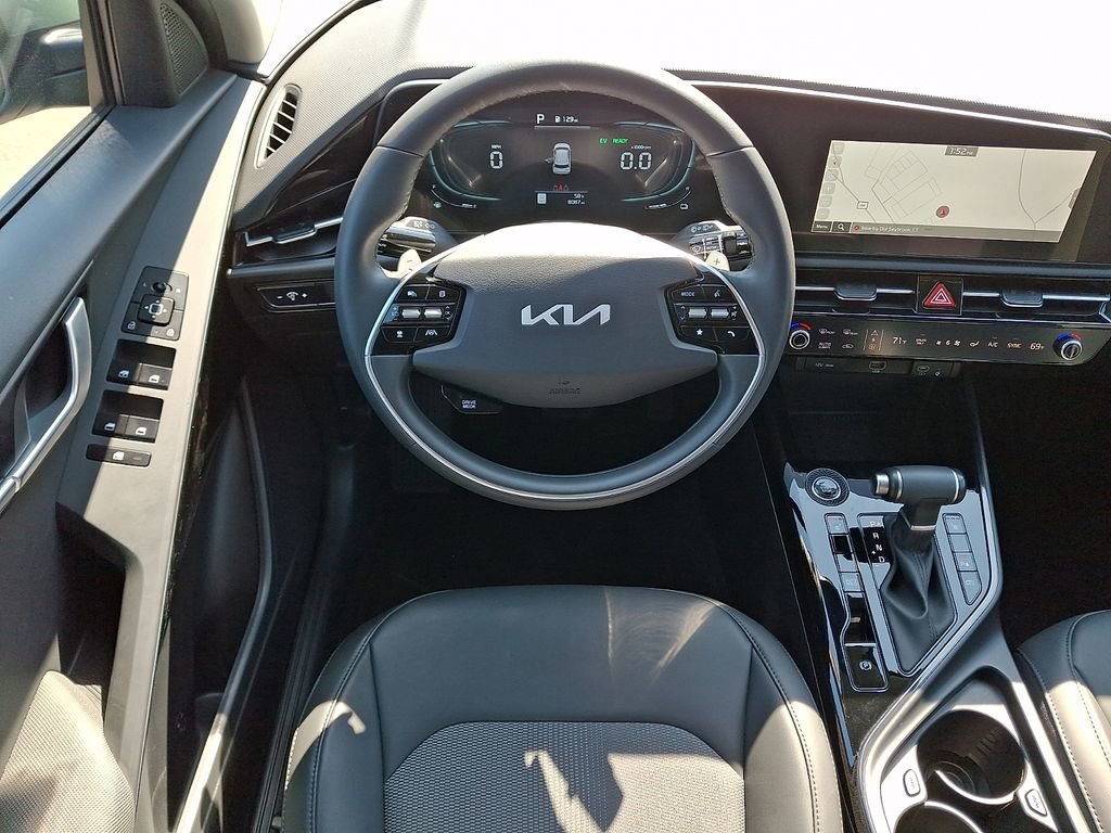 Certified 2025 Kia Niro EX image 11