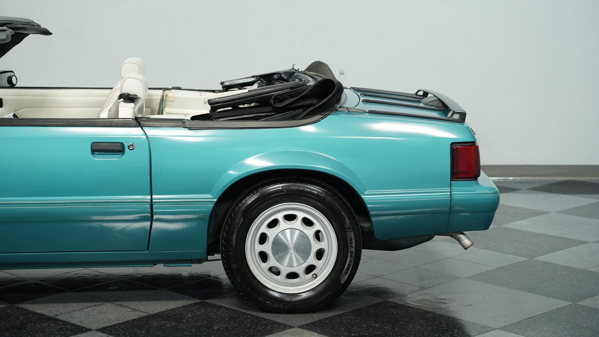 Used 1992 Ford Mustang LX image 20