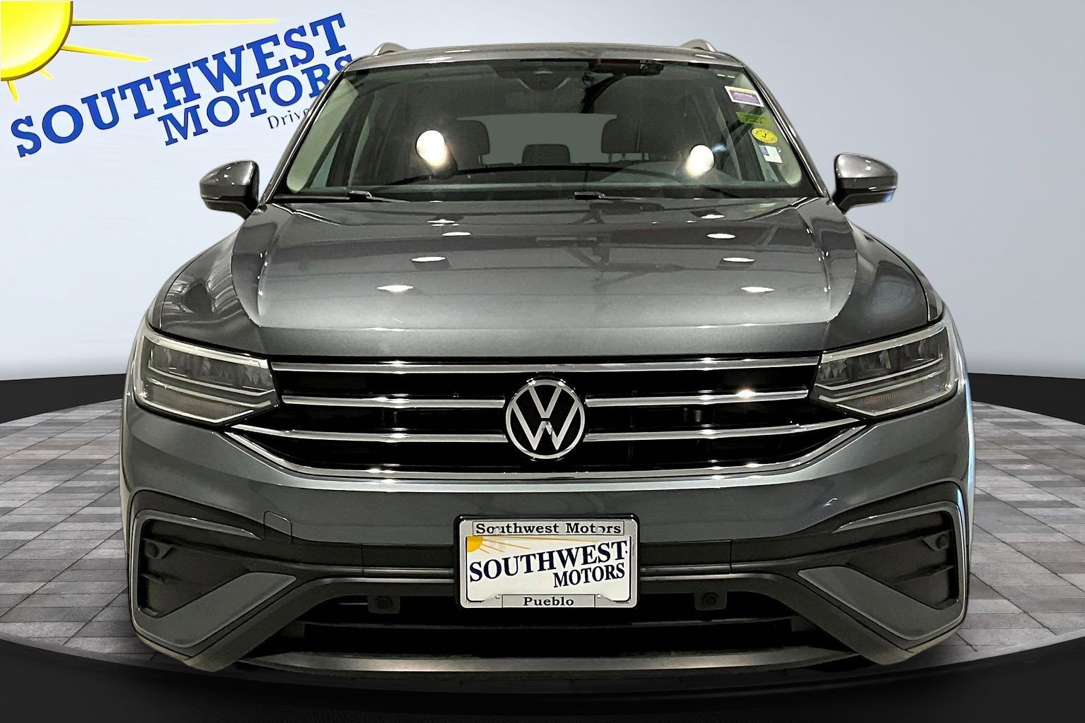 Used 2023 Volkswagen Tiguan SE image 2