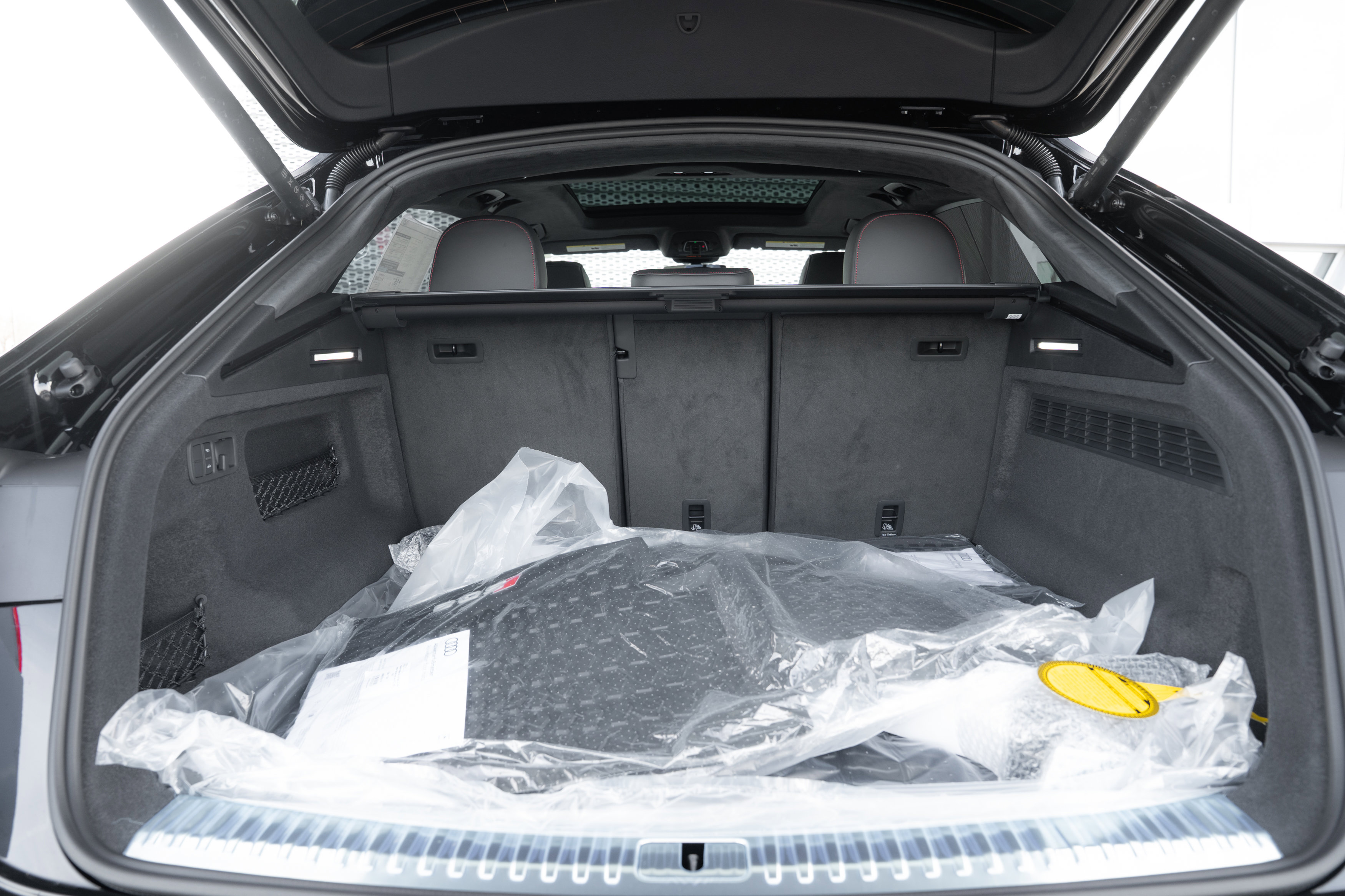 New 2026 Audi SQ8 Prestige AWD/4WD image 36