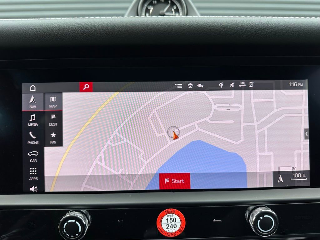 Certified 2025 Porsche Macan image 30