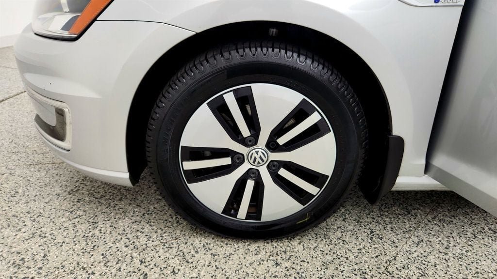 Used 2016 Volkswagen e-Golf SE FWD image 9