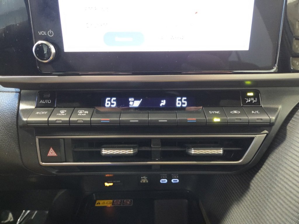 Used 2025 Toyota Camry SE image 26