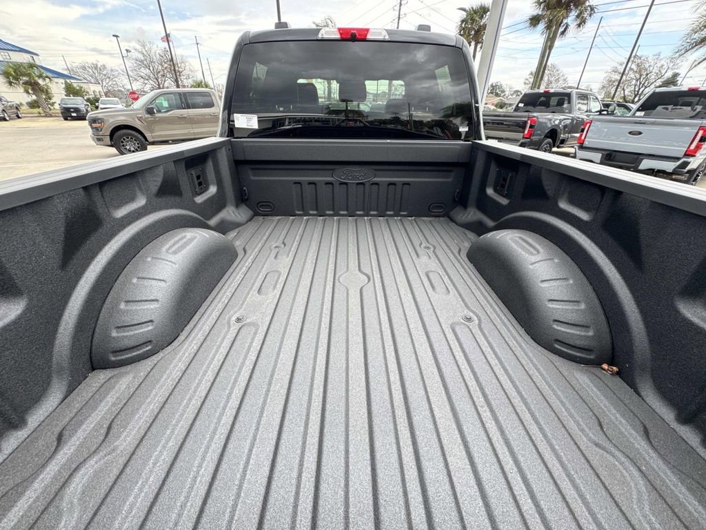 New 2026 Ford F250 Lariat w/ Black Appearance Package image 5