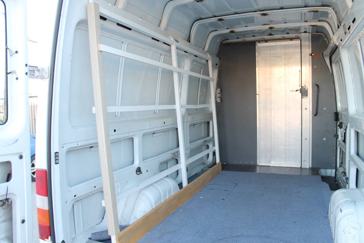 Used 2005 Dodge Sprinter 2500 w/ PWR Convenience Group RWD image 23