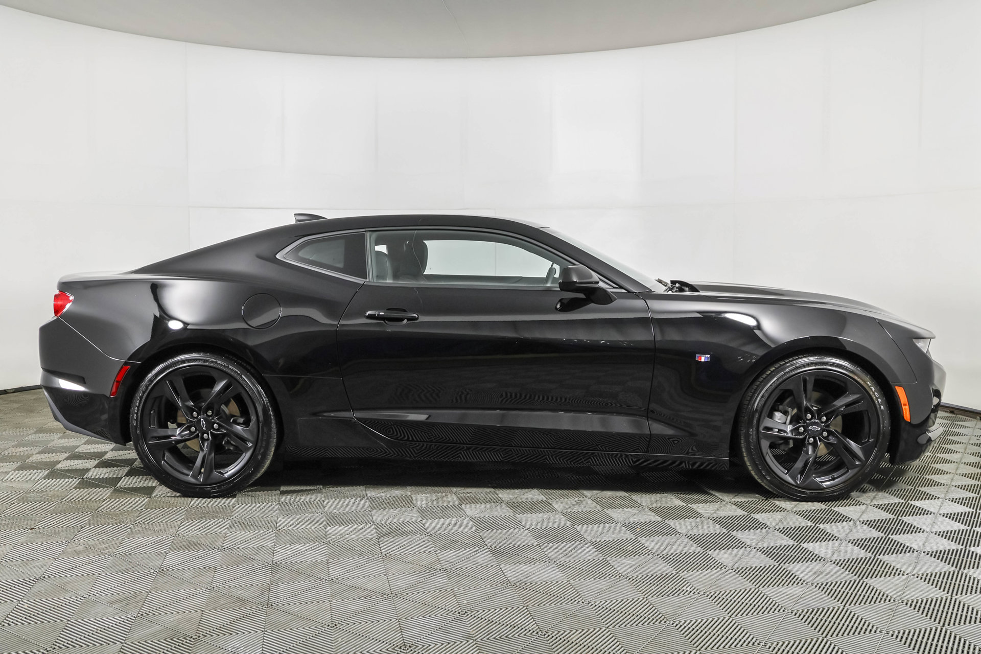 Used 2023 Chevrolet Camaro LT RWD image 13