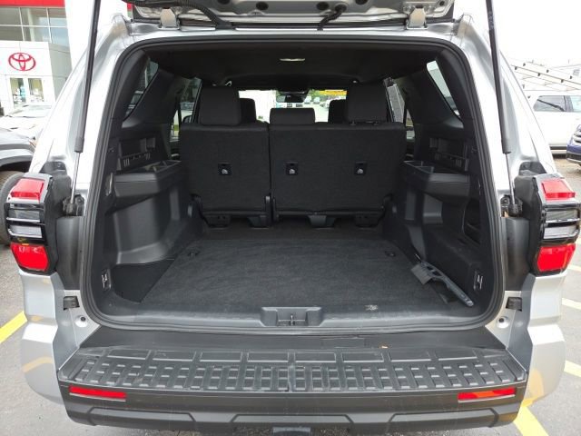 Used 2025 Toyota 4Runner SR5 AWD/4WD image 22