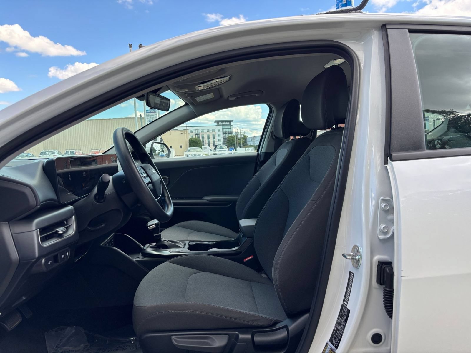 Used 2025 Kia K4 FWD image 25