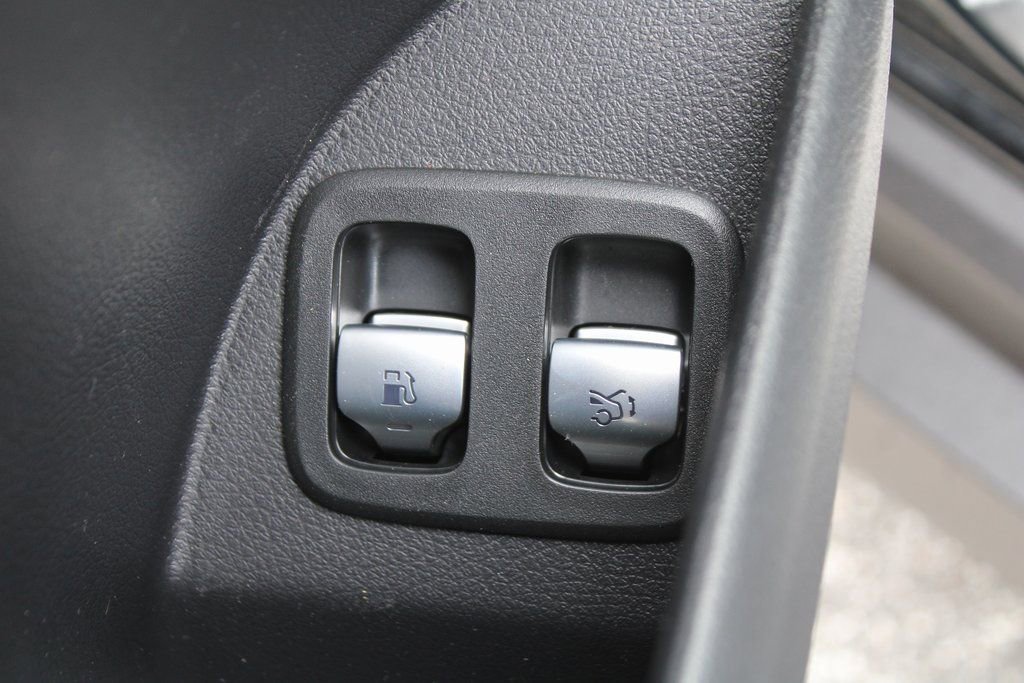 Used 2025 Mercedes-Benz GLC 350e image 24