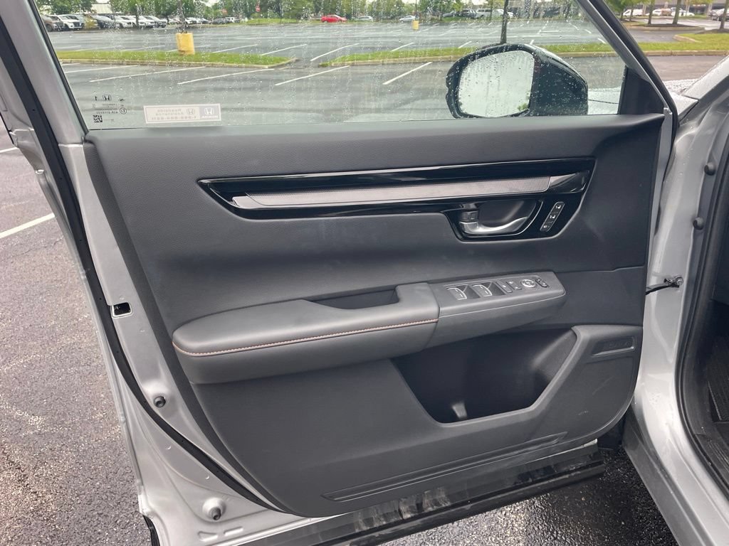 Used 2025 Honda CR-V Sport Touring image 9