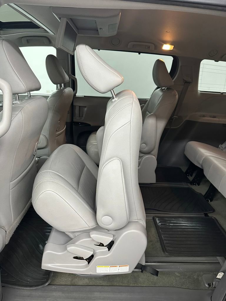 Used 2017 Toyota Sienna XLE Premium w/ Outdoor Package AWD/4WD image 26