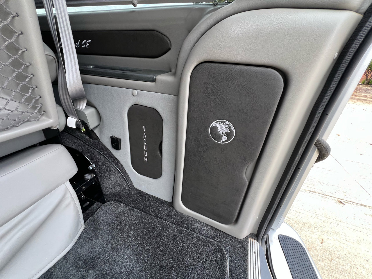 Used 2018 Chevrolet Express 2500 w/ Enhanced Convenience Package image 51