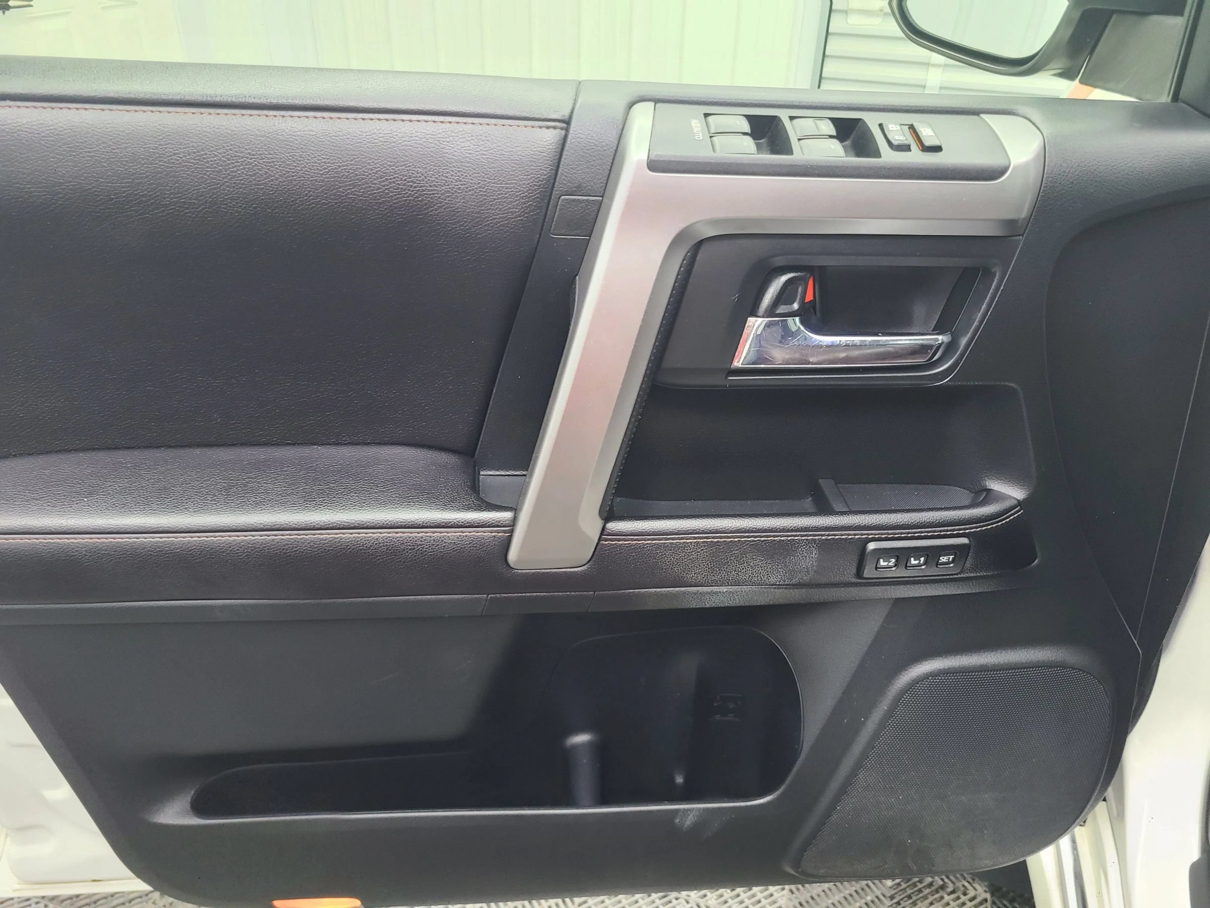 Used 2016 Toyota 4Runner Limited AWD/4WD image 22