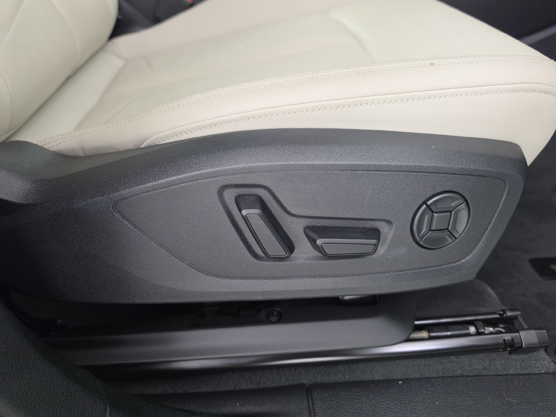 Used 2025 Audi Q3 2.0T Premium AWD/4WD image 34