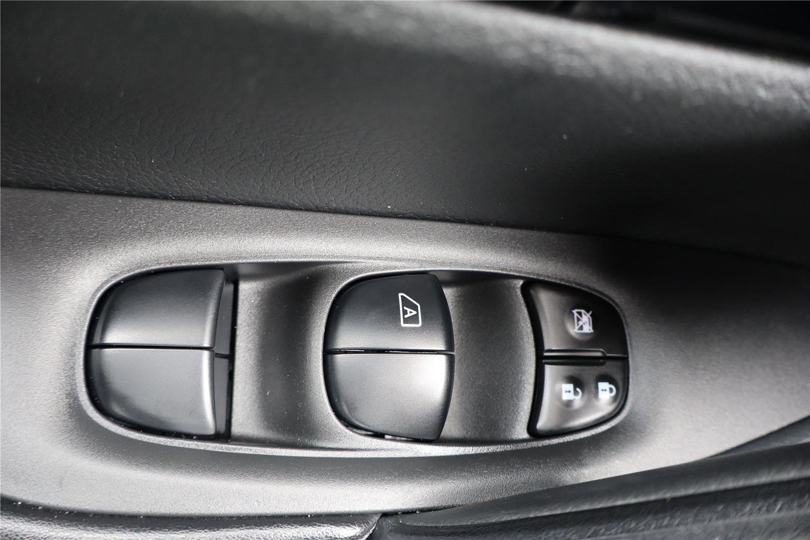 Used 2021 Nissan Rogue Sport SL AWD/4WD image 15