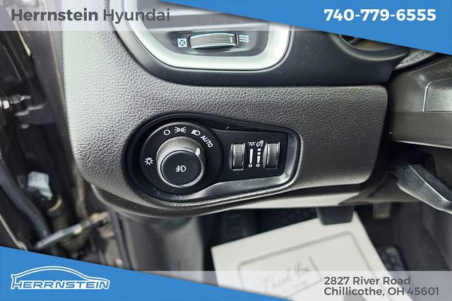 Used 2018 Jeep Renegade Latitude w/ Cold Weather Group AWD/4WD image 16