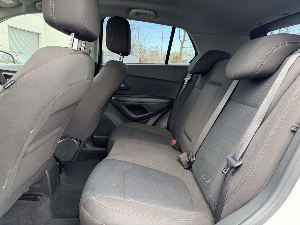 Used 2022 Chevrolet Trax LS w/ Tint and Cruise Package AWD/4WD image 14