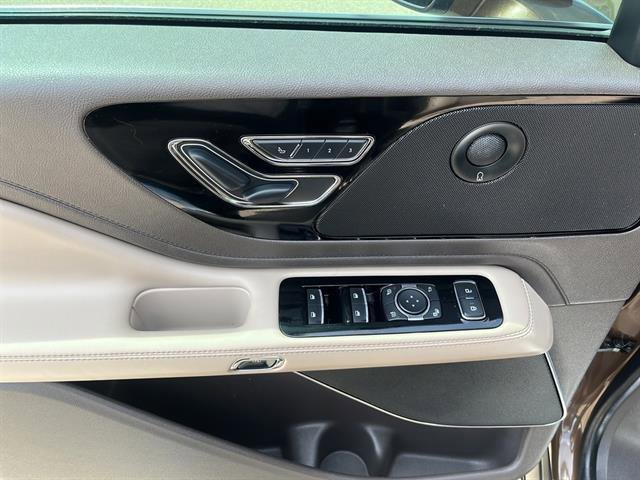 Used 2022 Lincoln Aviator Reserve w/ Equipment Group 201A image 14