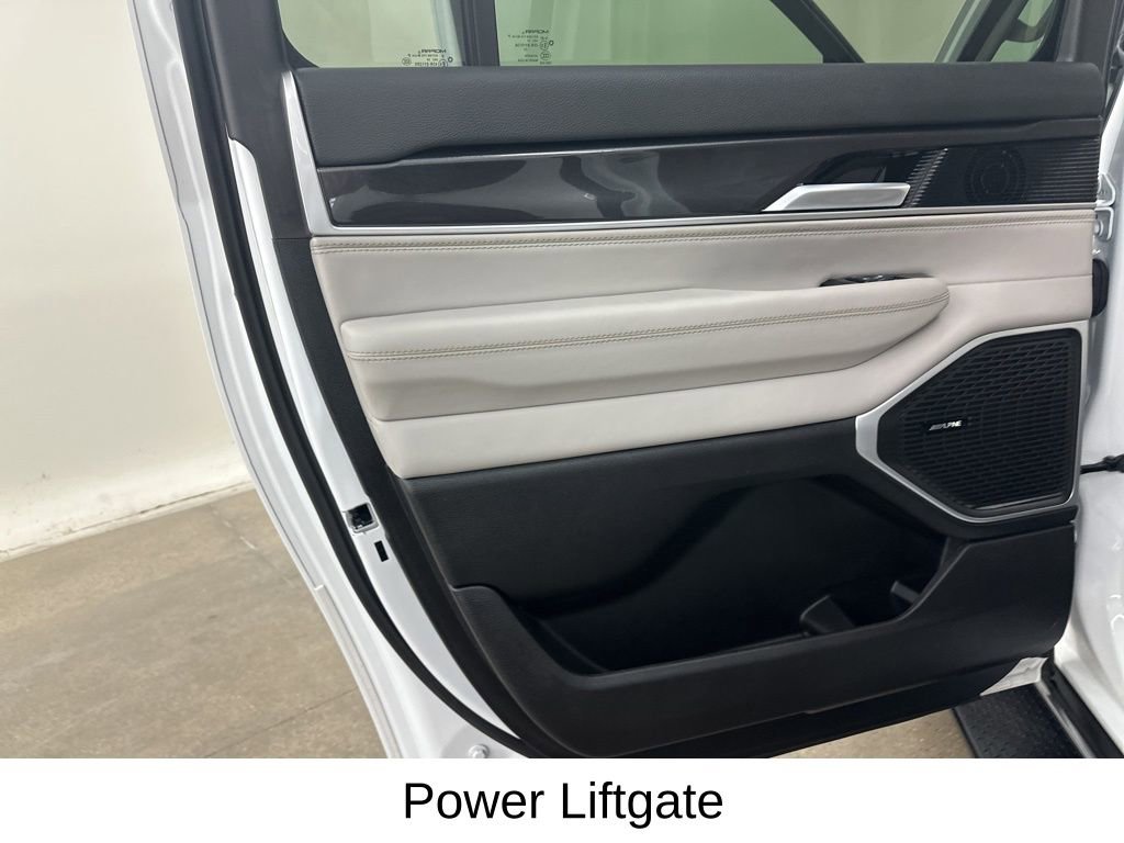 Used 2024 Jeep Wagoneer L 4WD image 31