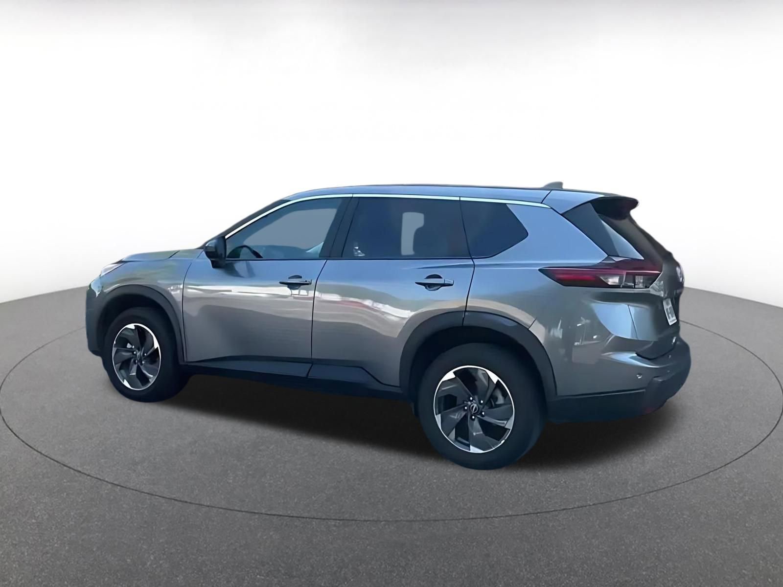 Used 2025 Nissan Rogue SV FWD image 4