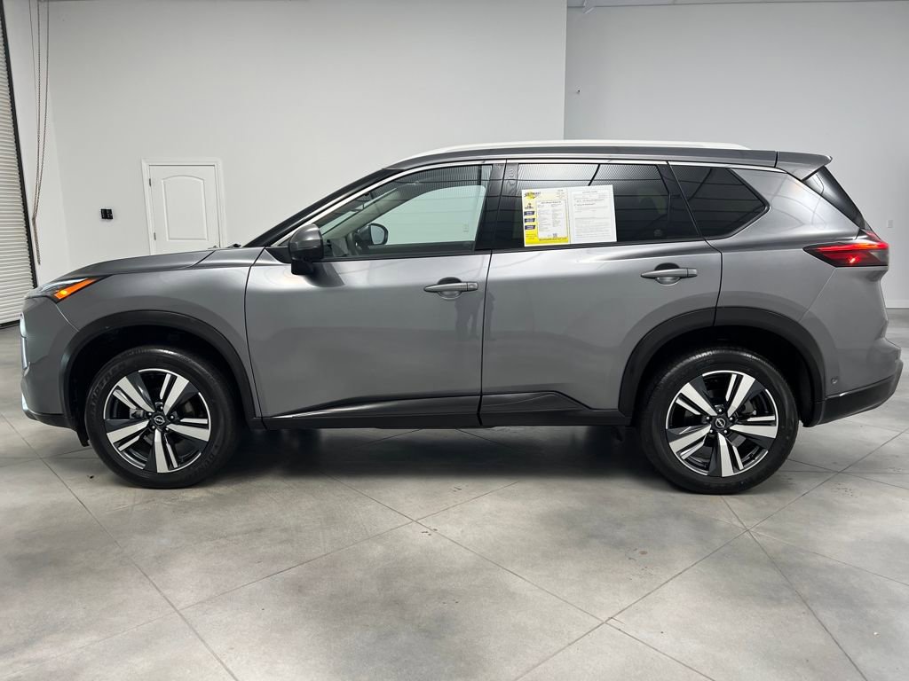 Used 2025 Nissan Rogue SL image 4