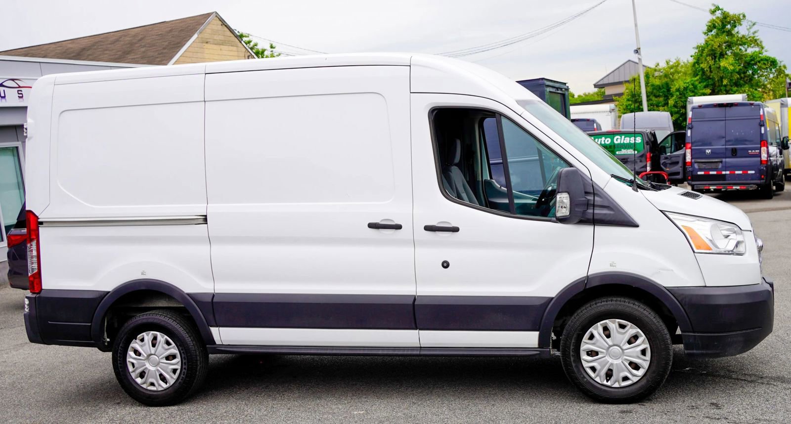 Used 2018 Ford Transit 250 130 Medium Roof w/ Interior Upgrade Package RWD image 7