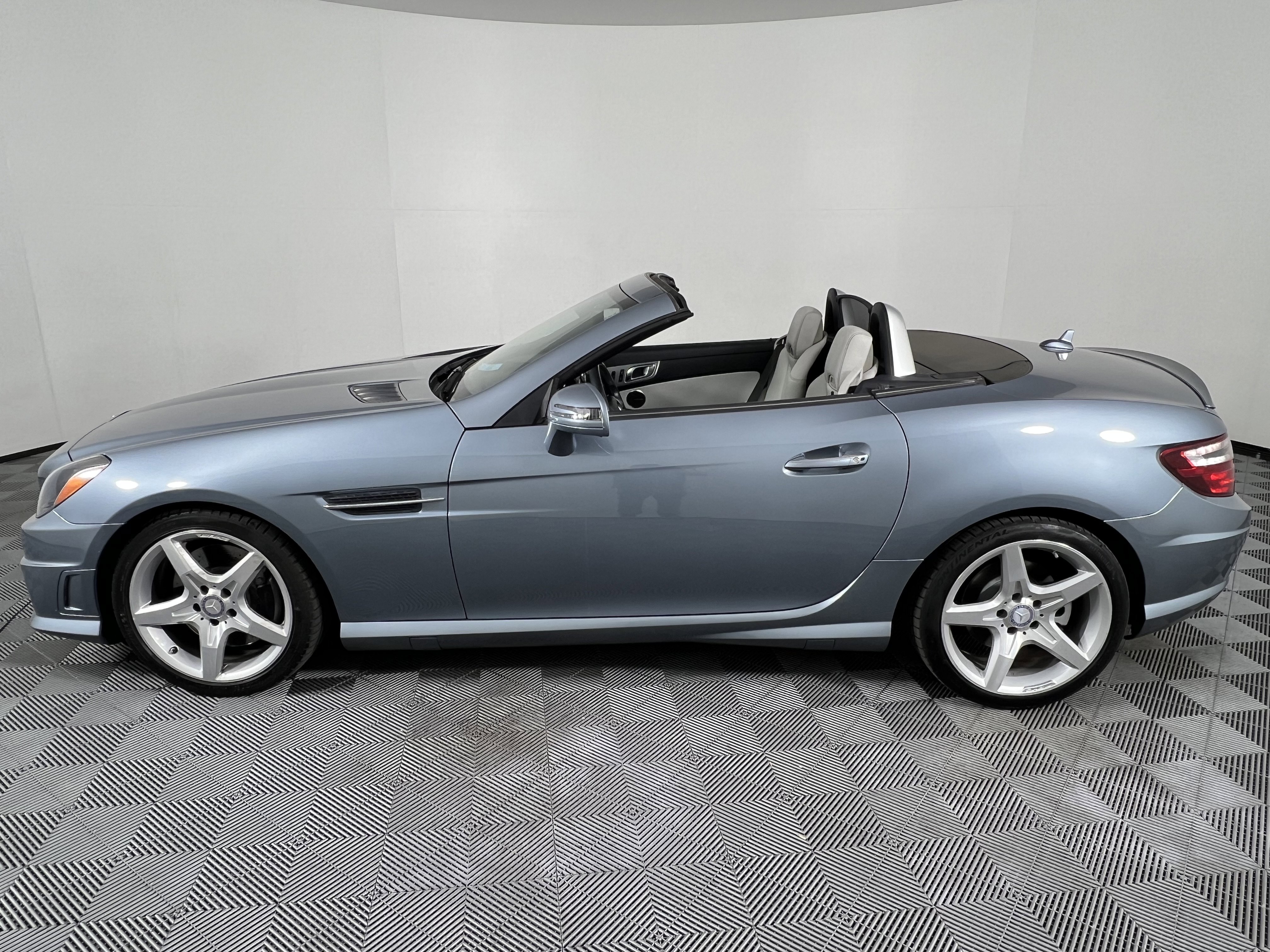 Used 2012 Mercedes-Benz SLK 350 image 12