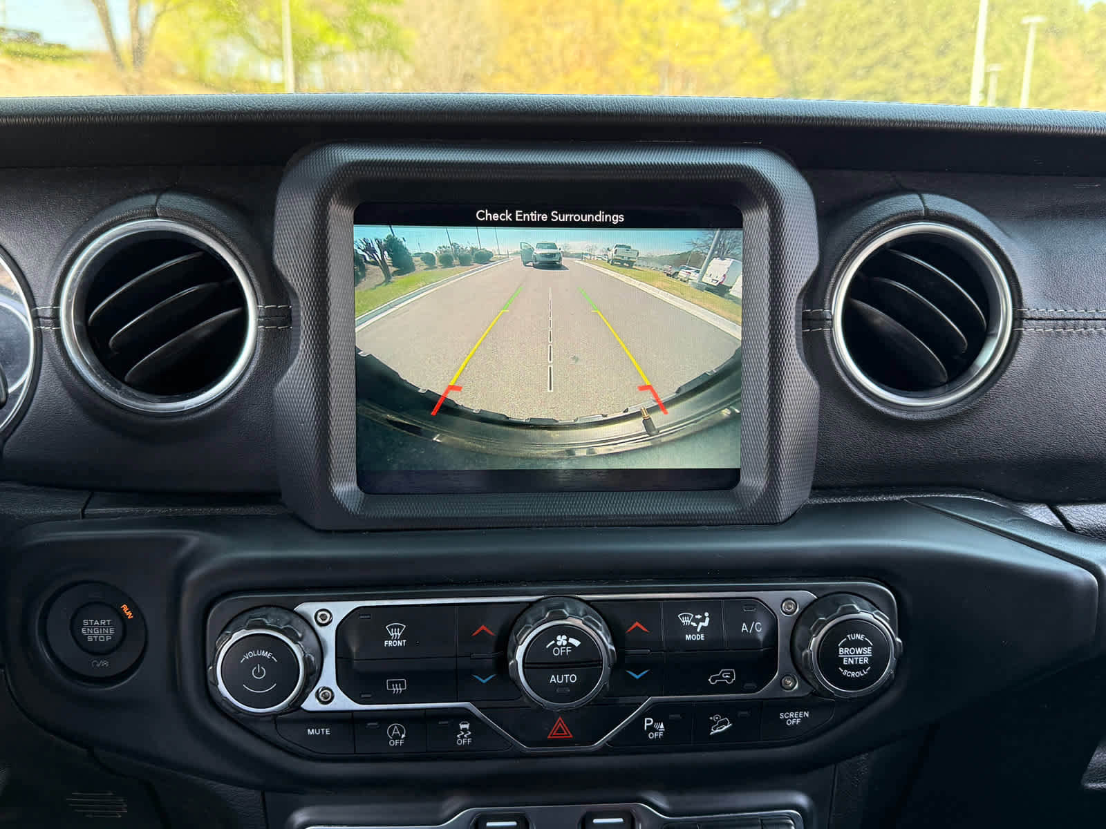 Used 2019 Jeep Wrangler Unlimited Sahara image 19