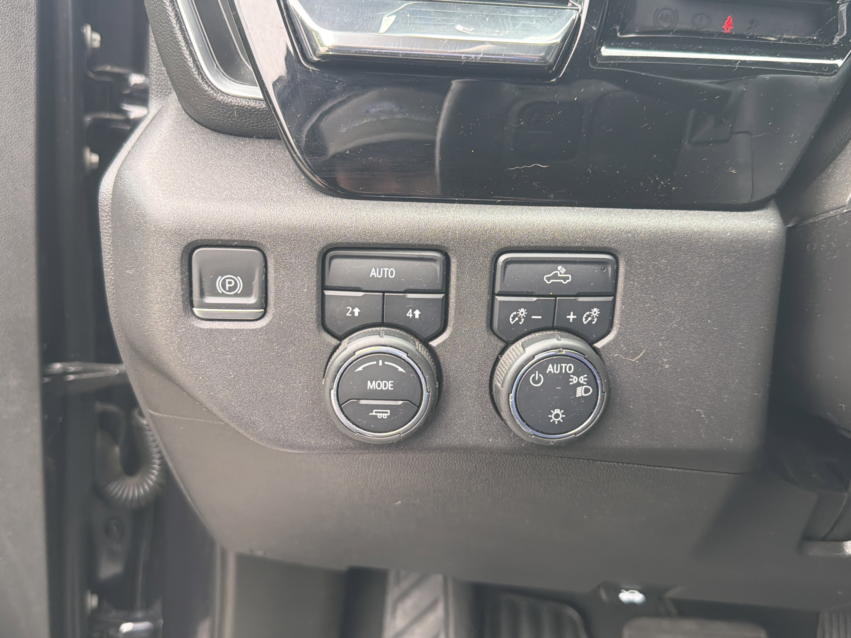 Used 2022 Chevrolet Silverado 1500 LT AWD/4WD image 16