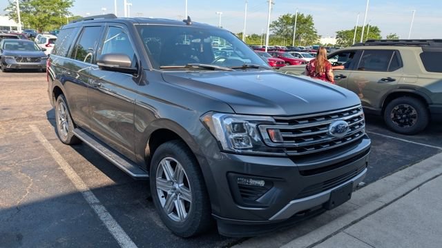 Used 2019 Ford Expedition XLT w/ Equipment Group 202A AWD/4WD image 2
